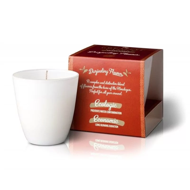 Vonná svíčka ve skle s vůní květu darjeelingu The Greatest Candle - 130 g Vonná svíčka ve skle s vůní květu darjeelingu The Greatest Candle - 130 g